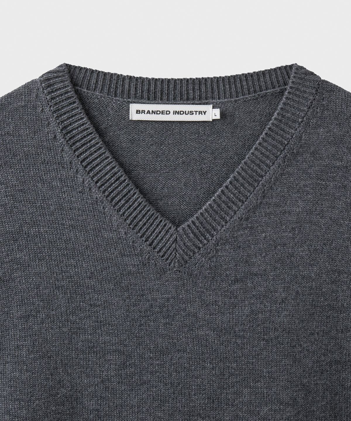 브랜디드(BRANDED) [SUPERIOR] CLOUD SUPERFINE V-NECK KNIT [CHARCOAL]