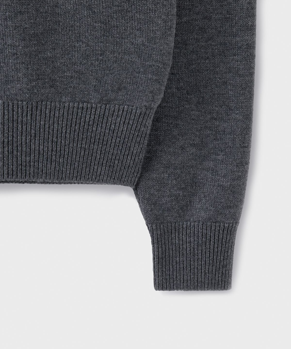 브랜디드(BRANDED) [SUPERIOR] CLOUD SUPERFINE V-NECK KNIT [CHARCOAL]