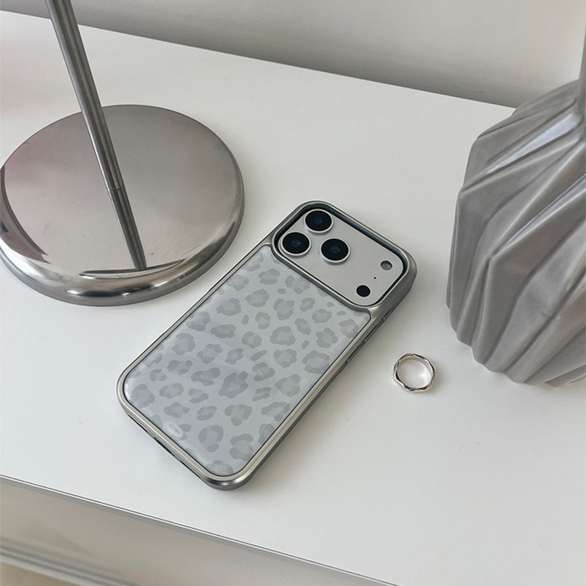 소유템(SOUTEM) Leopard pattern Phone Case_​​Silver epoxy