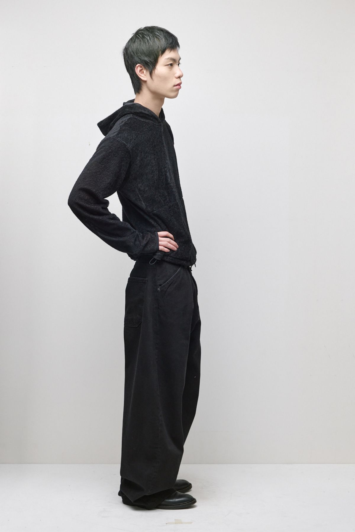 해칭룸(HATCHINGROOM) Fuzzy Mesh Hoodie Black