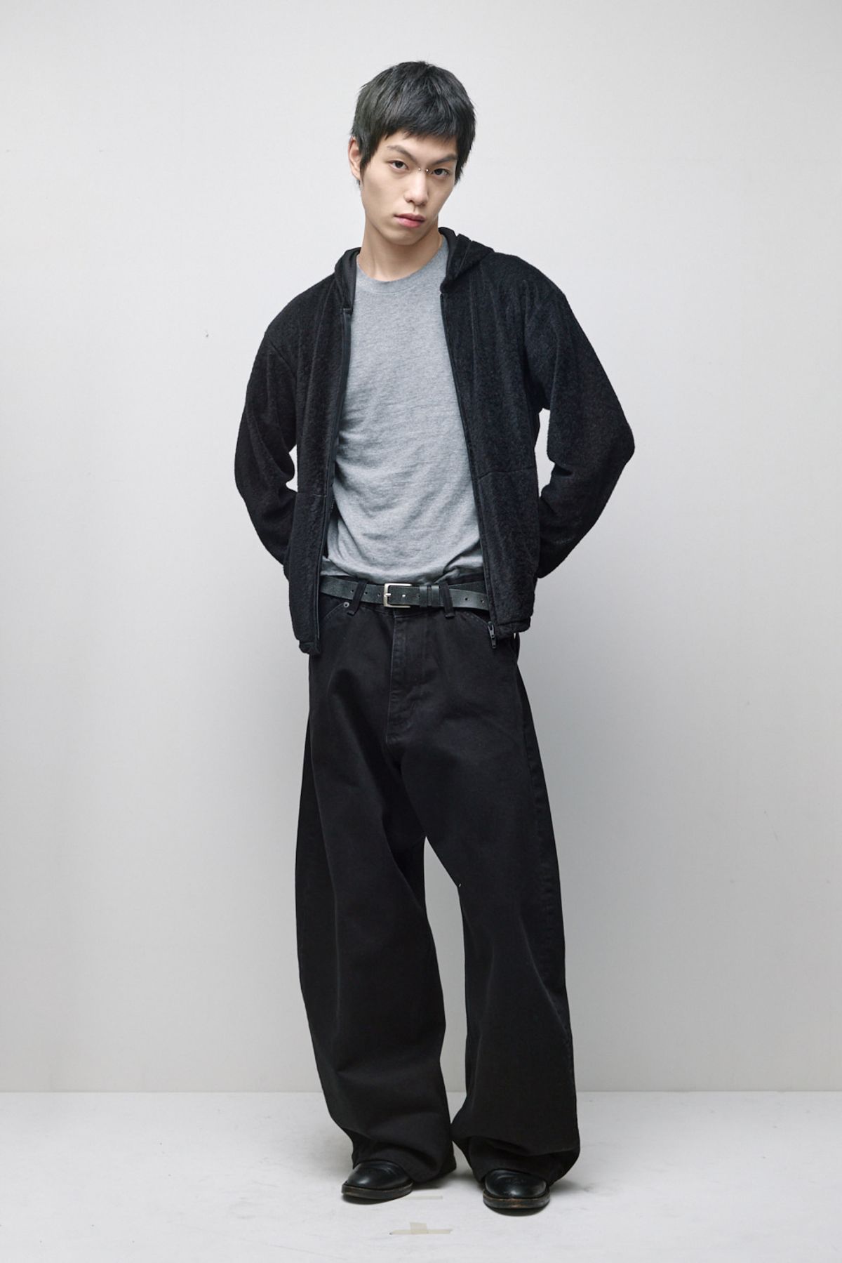 해칭룸(HATCHINGROOM) Fuzzy Mesh Hoodie Black
