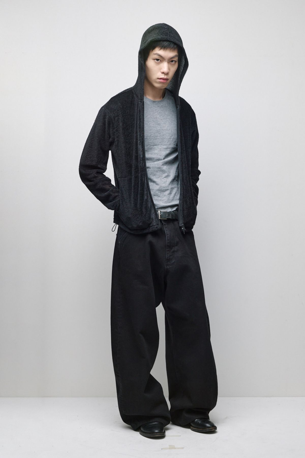 해칭룸(HATCHINGROOM) Fuzzy Mesh Hoodie Black