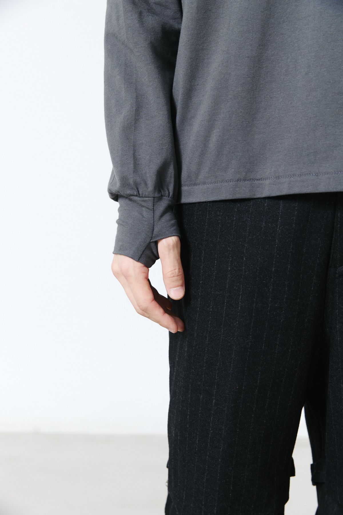 해칭룸(HATCHINGROOM) Boxer Turtleneck Tee Charcoal