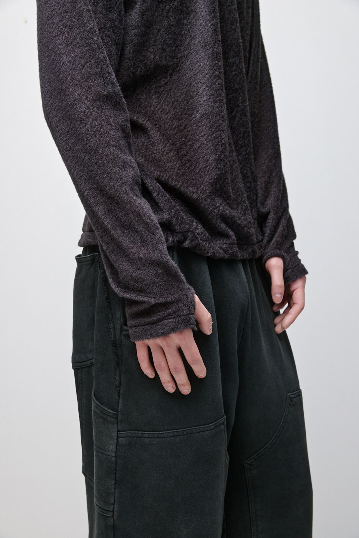 해칭룸(HATCHINGROOM) Fuzzy Mesh Tee Charcoal