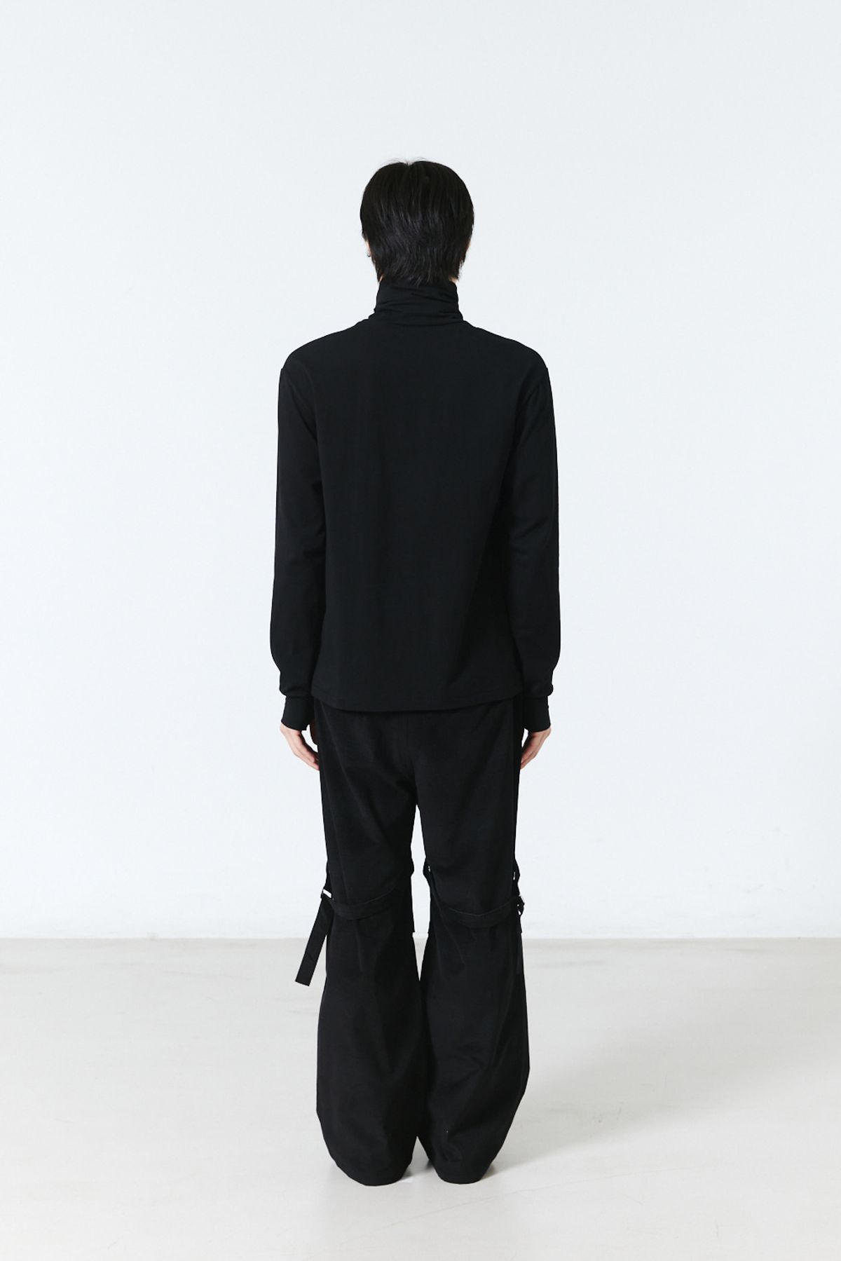 해칭룸(HATCHINGROOM) Boxer Turtleneck Tee Black