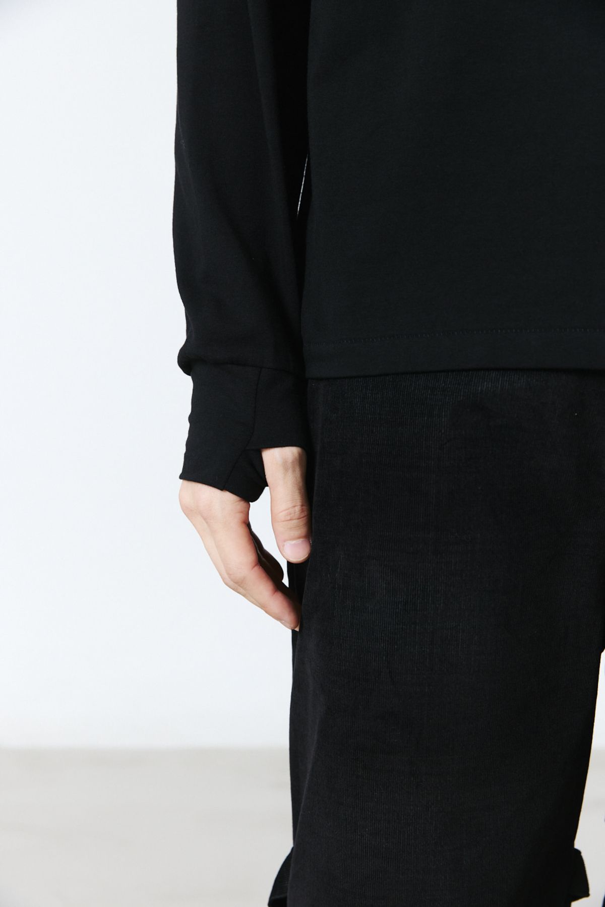 해칭룸(HATCHINGROOM) Boxer Turtleneck Tee Black