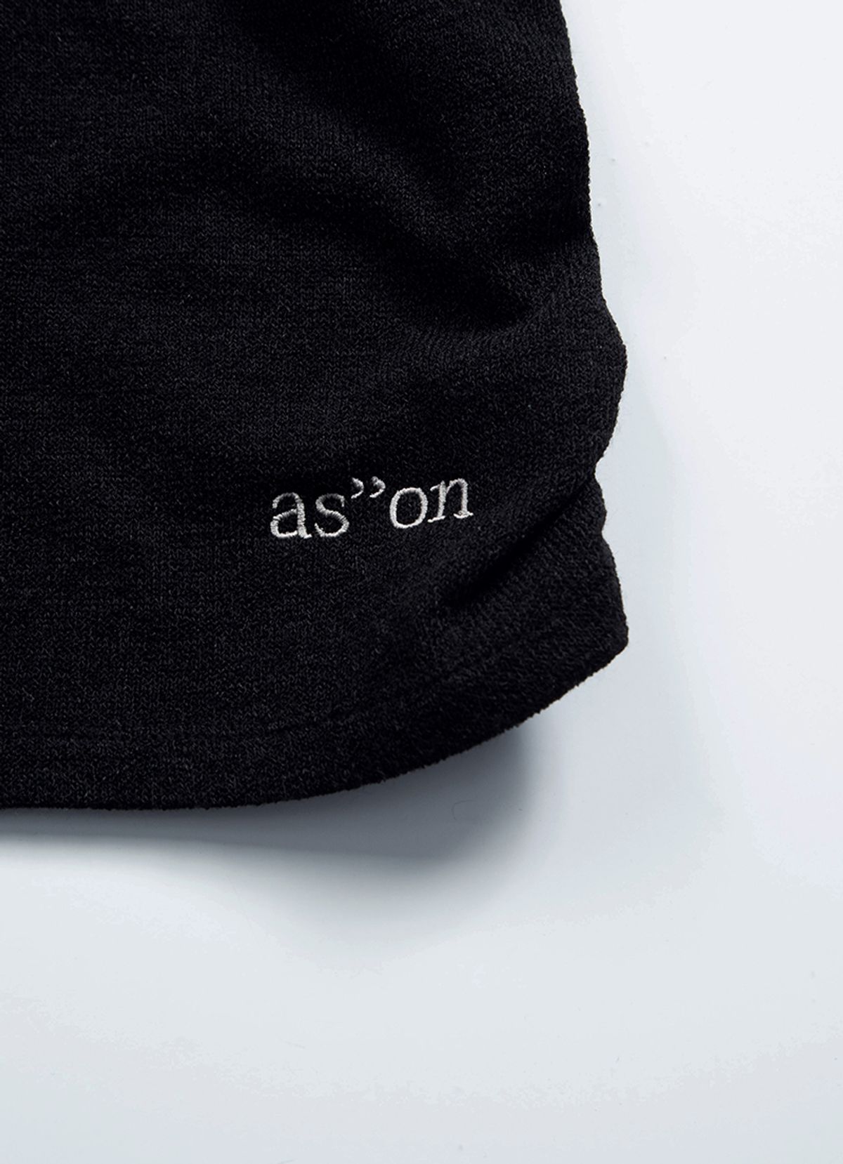 애즈온(ASON) MUSE CUT-OUT TEE / BLACK