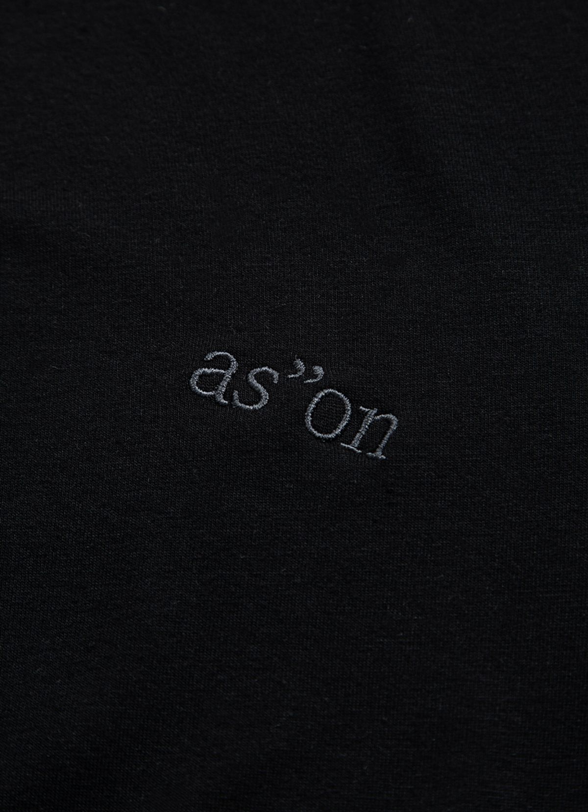 애즈온(ASON) VEIL HIGH-NECK TEE / BLACK
