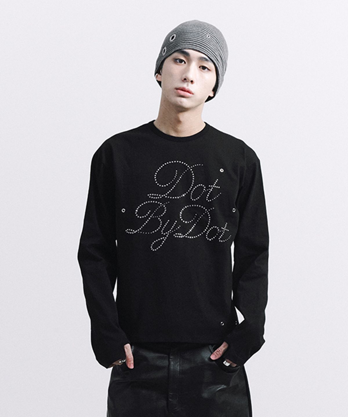 유네(YUNE) Stripe Eyelet Beanie_[Charcoal]