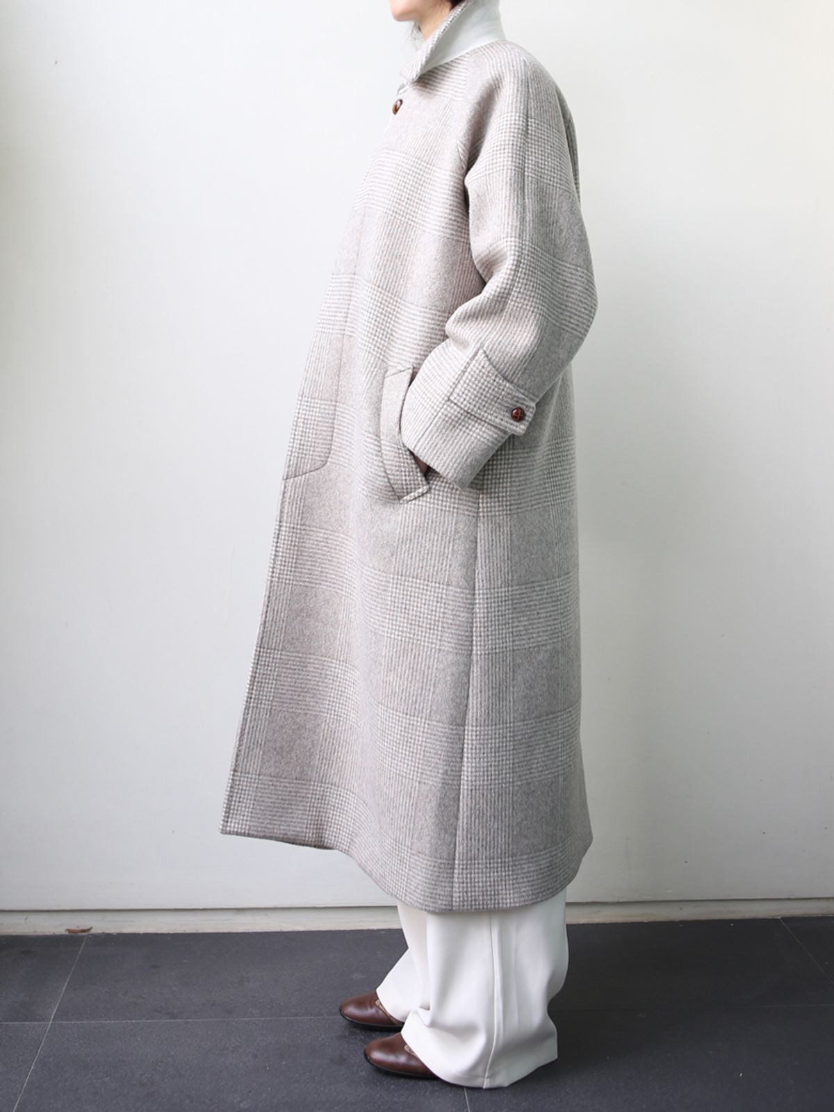 고저(GOZER) GLEN CHECK RAGLAN CHECK OVER COAT_BEIGE