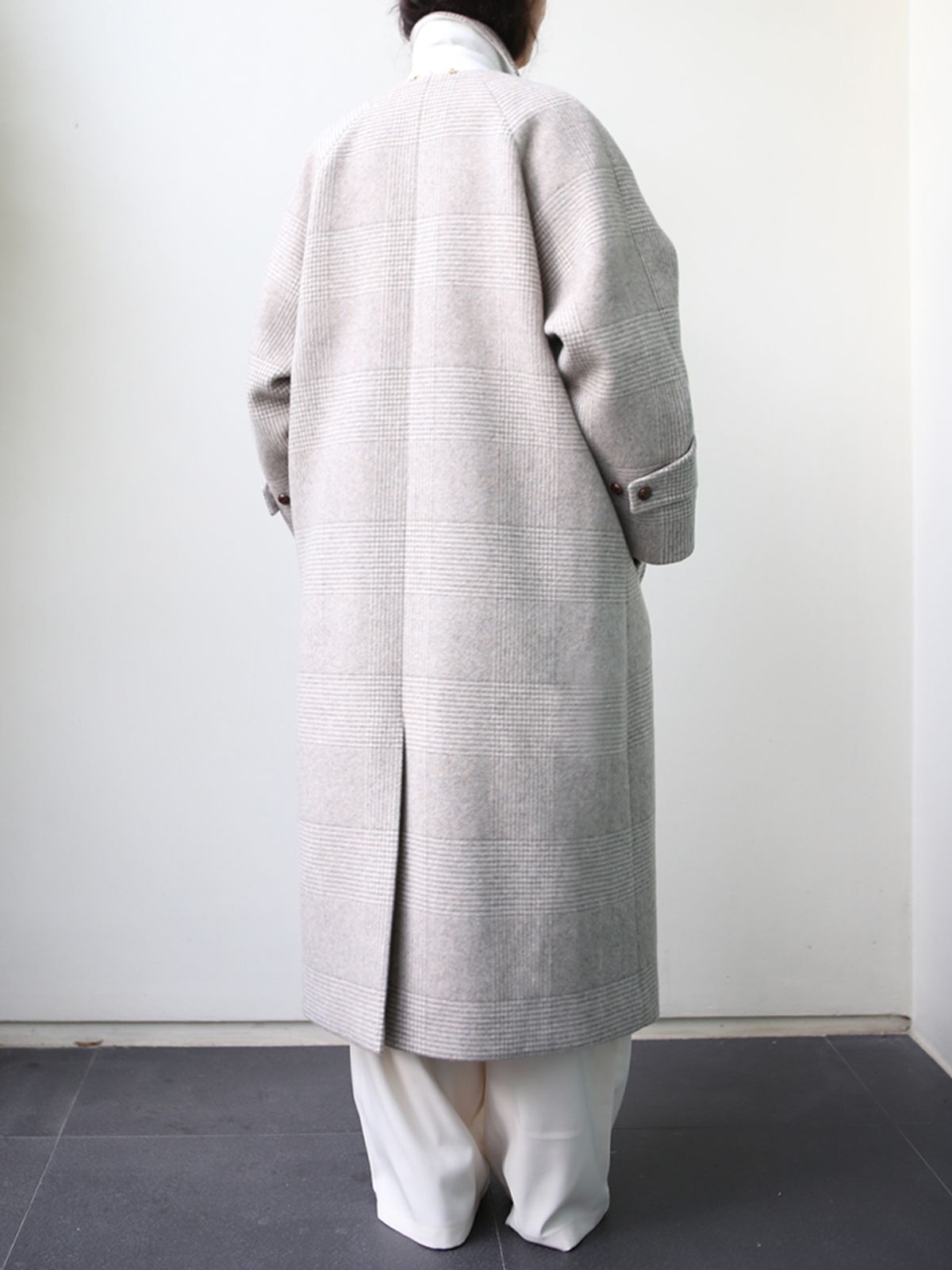 고저(GOZER) GLEN CHECK RAGLAN CHECK OVER COAT_BEIGE