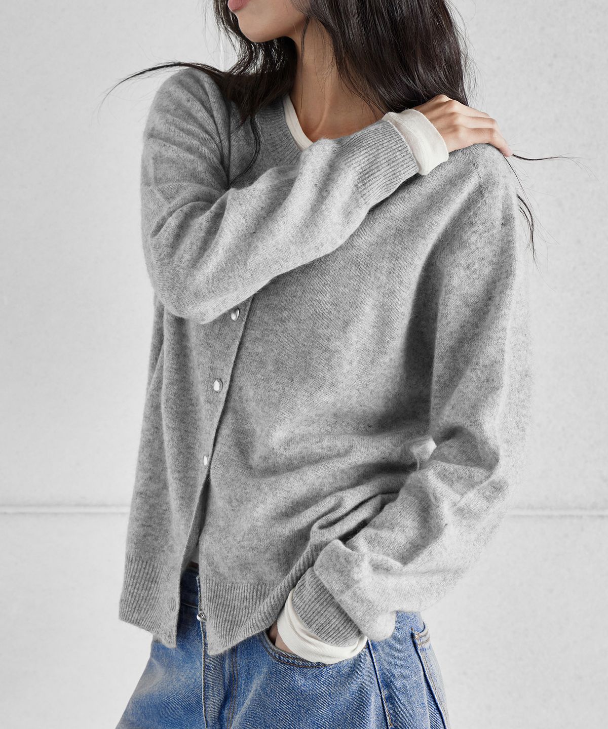 런던다다(LONDONDADA) CASH WOOL PENDANT OBJET BUTTON CARDIGAN, L.GREY