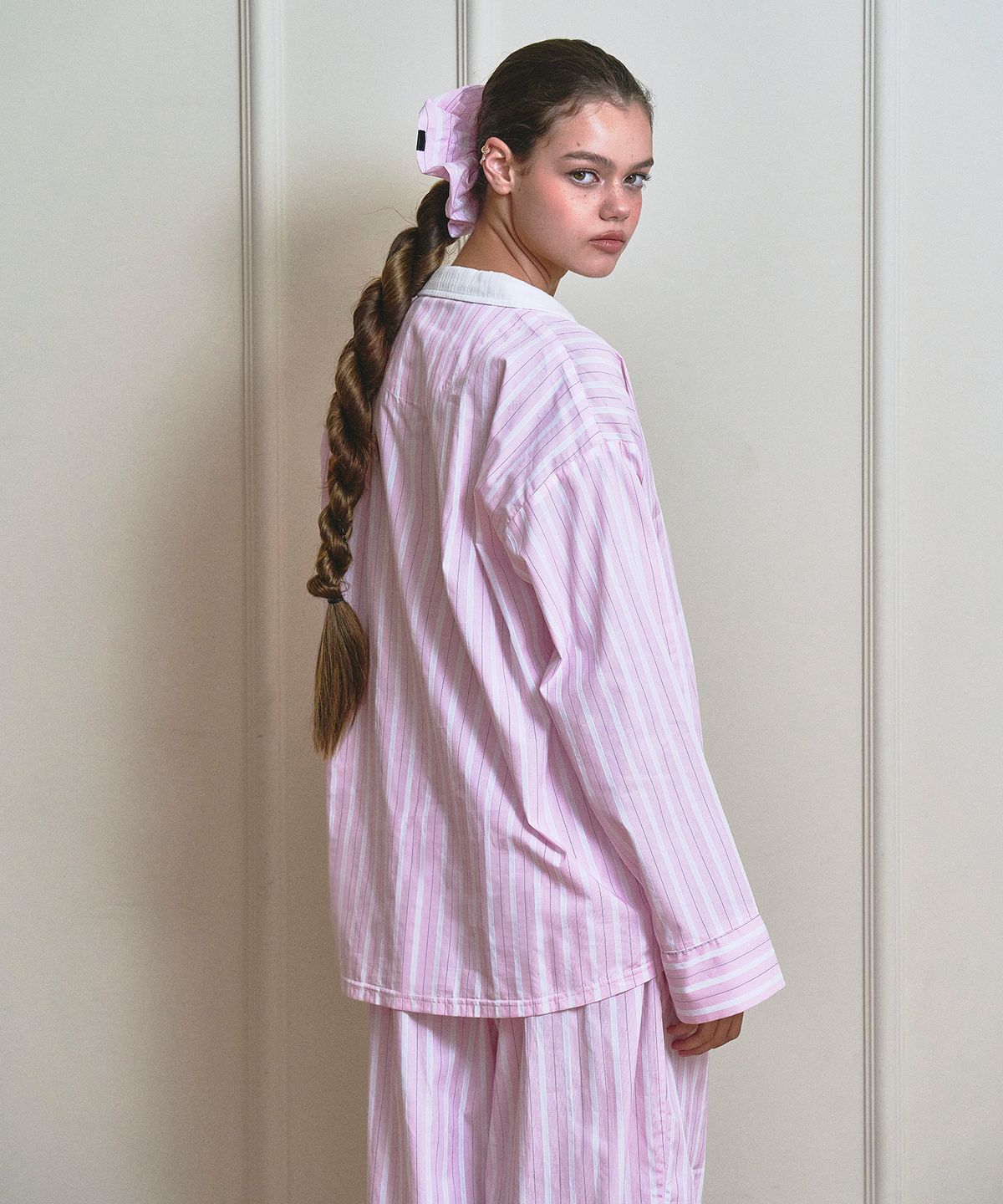 비나제이(VINAJ) [UNI] 제니 스트라이프 파자마 셔츠 (Baby Pink)