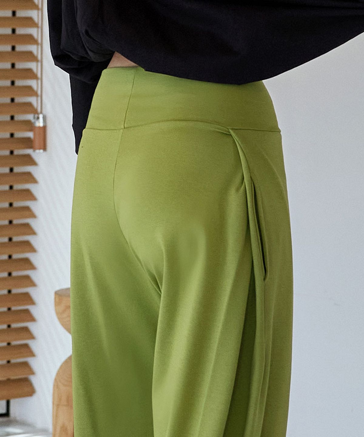 데비웨어(DEVIWEAR) 조이 핀턱 하렘 팬츠 DEVI-B0090-올리브