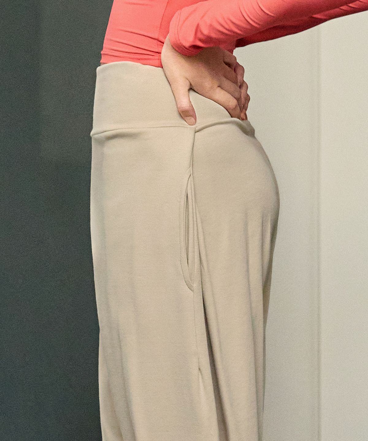 데비웨어(DEVIWEAR) 조이 핀턱 하렘 팬츠 DEVI-B0090-오트밀