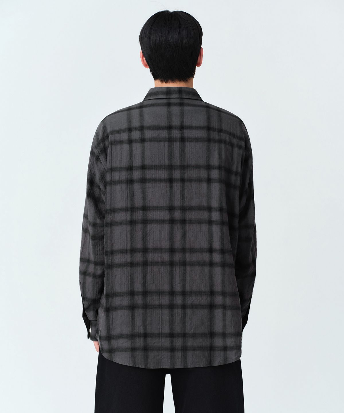 무신사 스탠다드(MUSINSA STANDARD) 릴렉스드 크링클 옴브레 체크 셔츠 2 [다크 그레이/블랙]