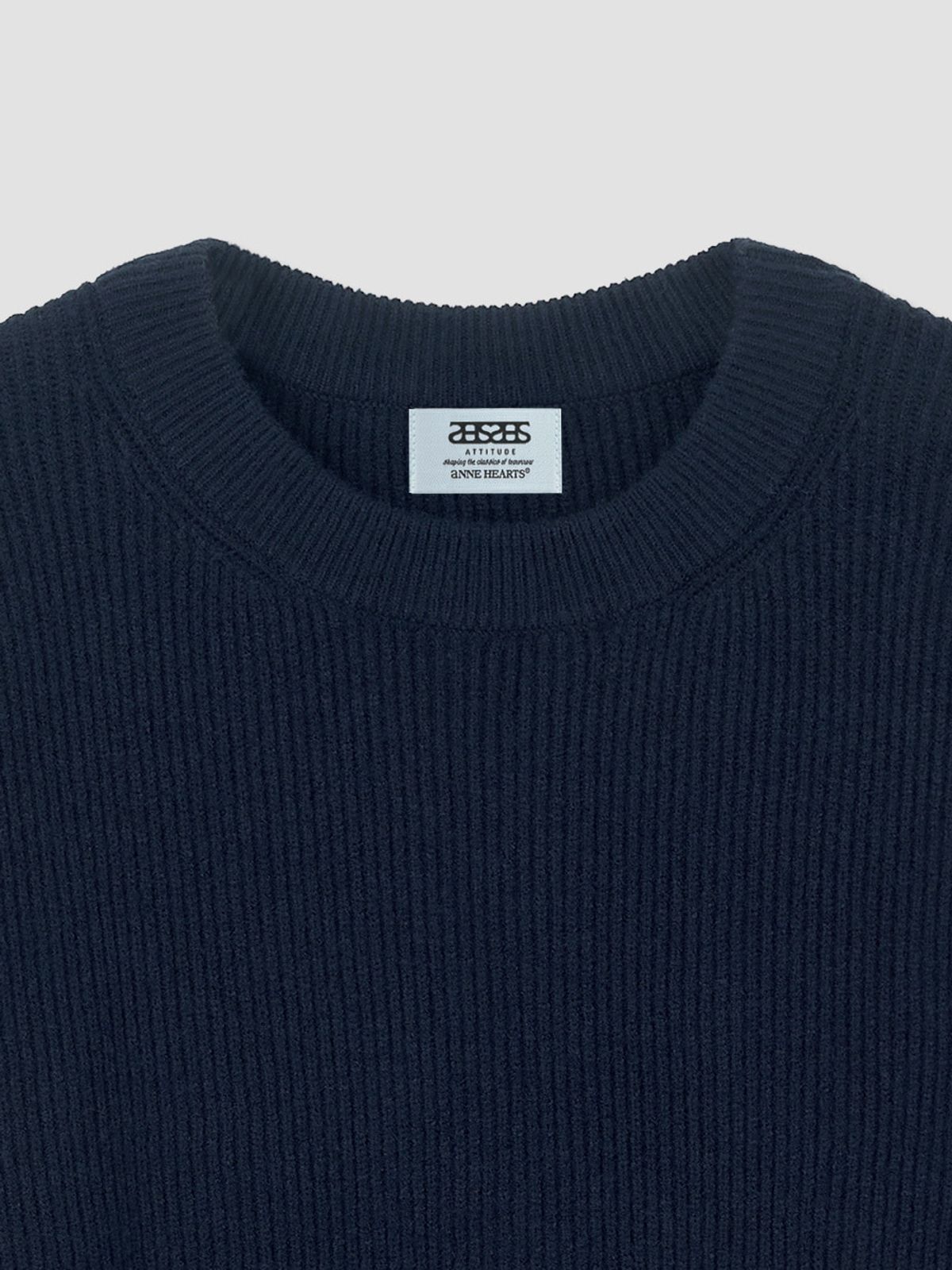 앤하츠(ANNEHEARTS) Bottom Logo Solid Knit Navy