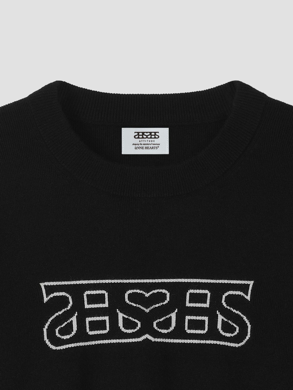 앤하츠(ANNEHEARTS) Heartlogo Round Knit Black