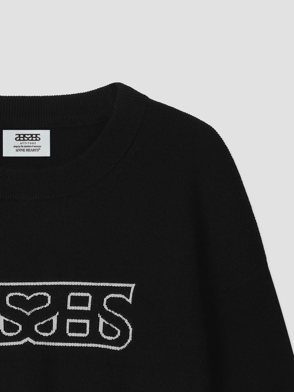 앤하츠(ANNEHEARTS) Heartlogo Round Knit Black