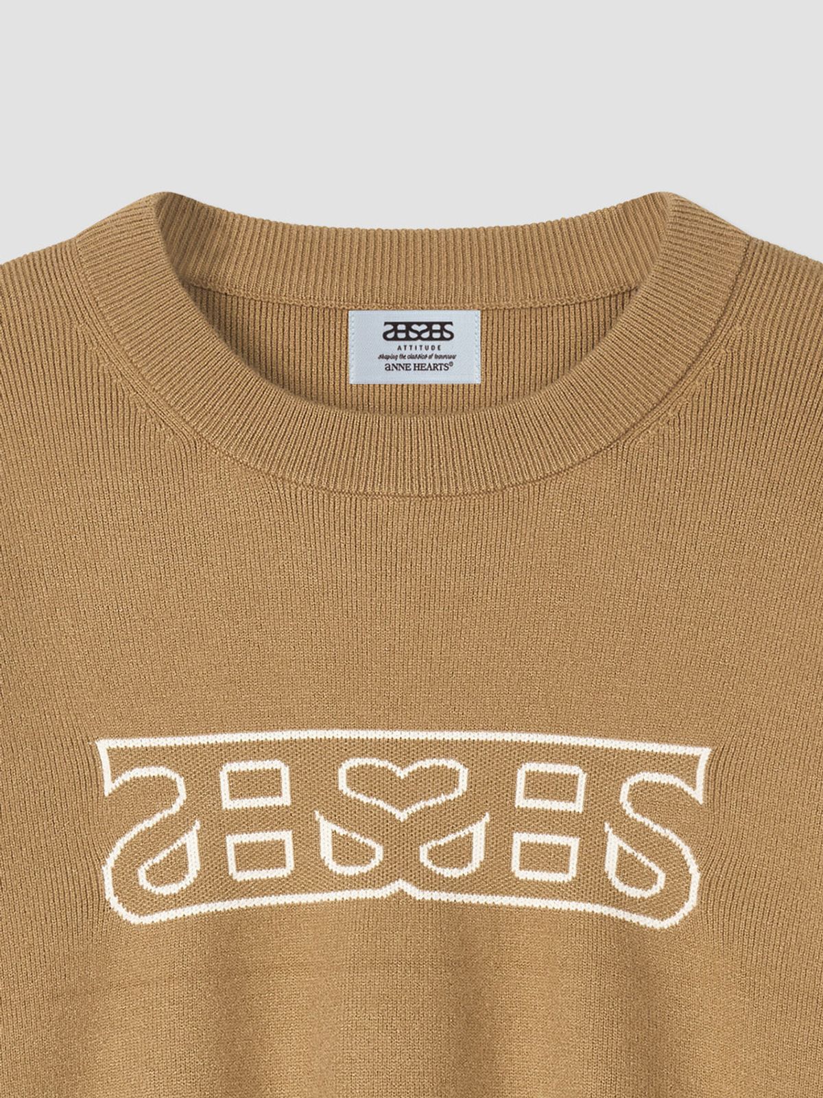 앤하츠(ANNEHEARTS) Heartlogo Round Knit Mustard