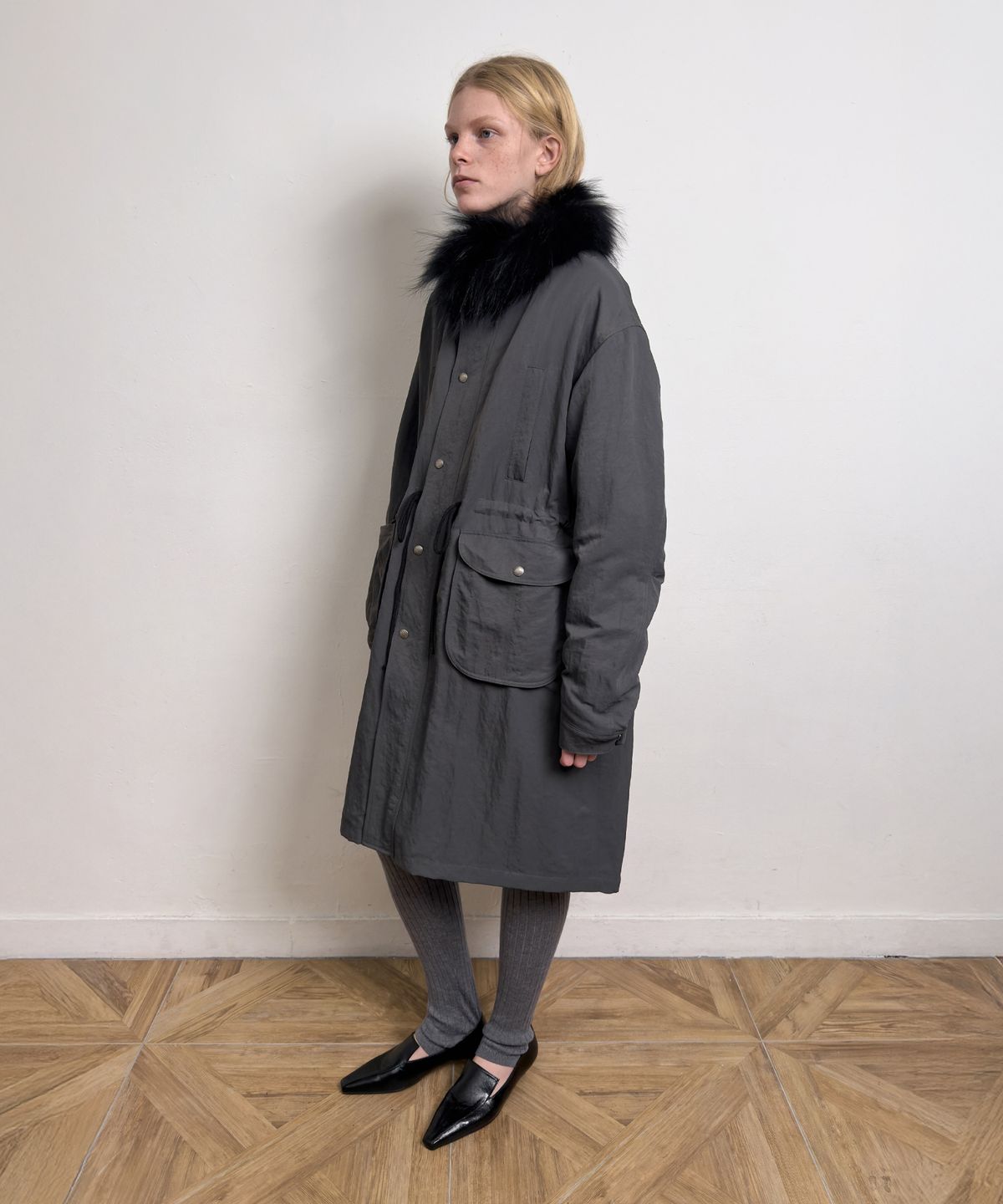 다이애그널(DIAGONAL) LINED TAILED PARKA (dark grey)