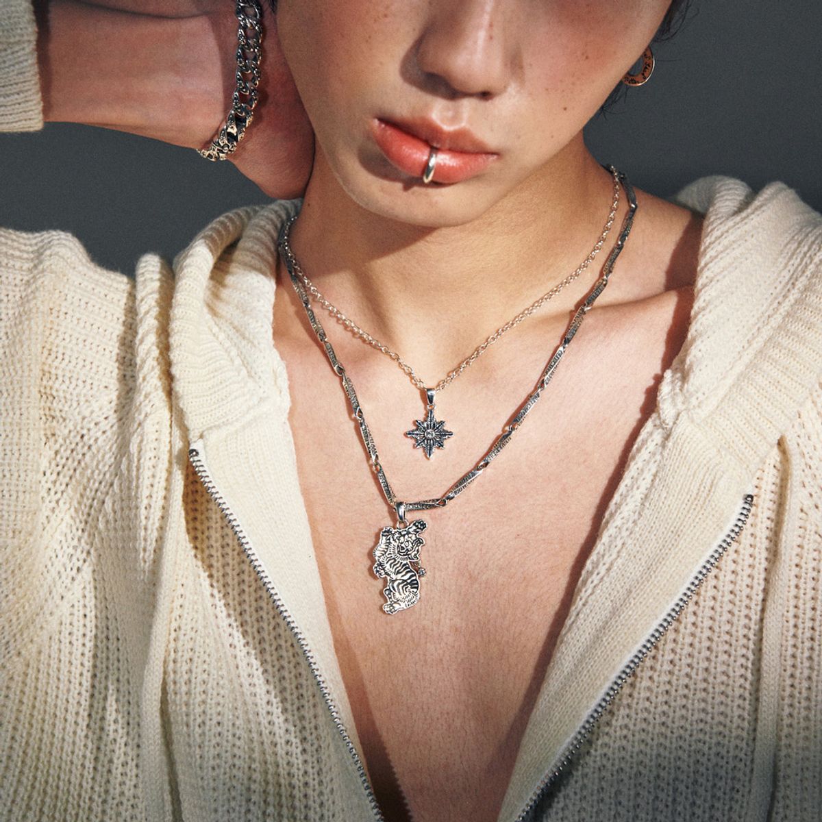 어나니머스아티즌(ANONYMOUS ARTISAN) Oldschool Snowflake Pendant
