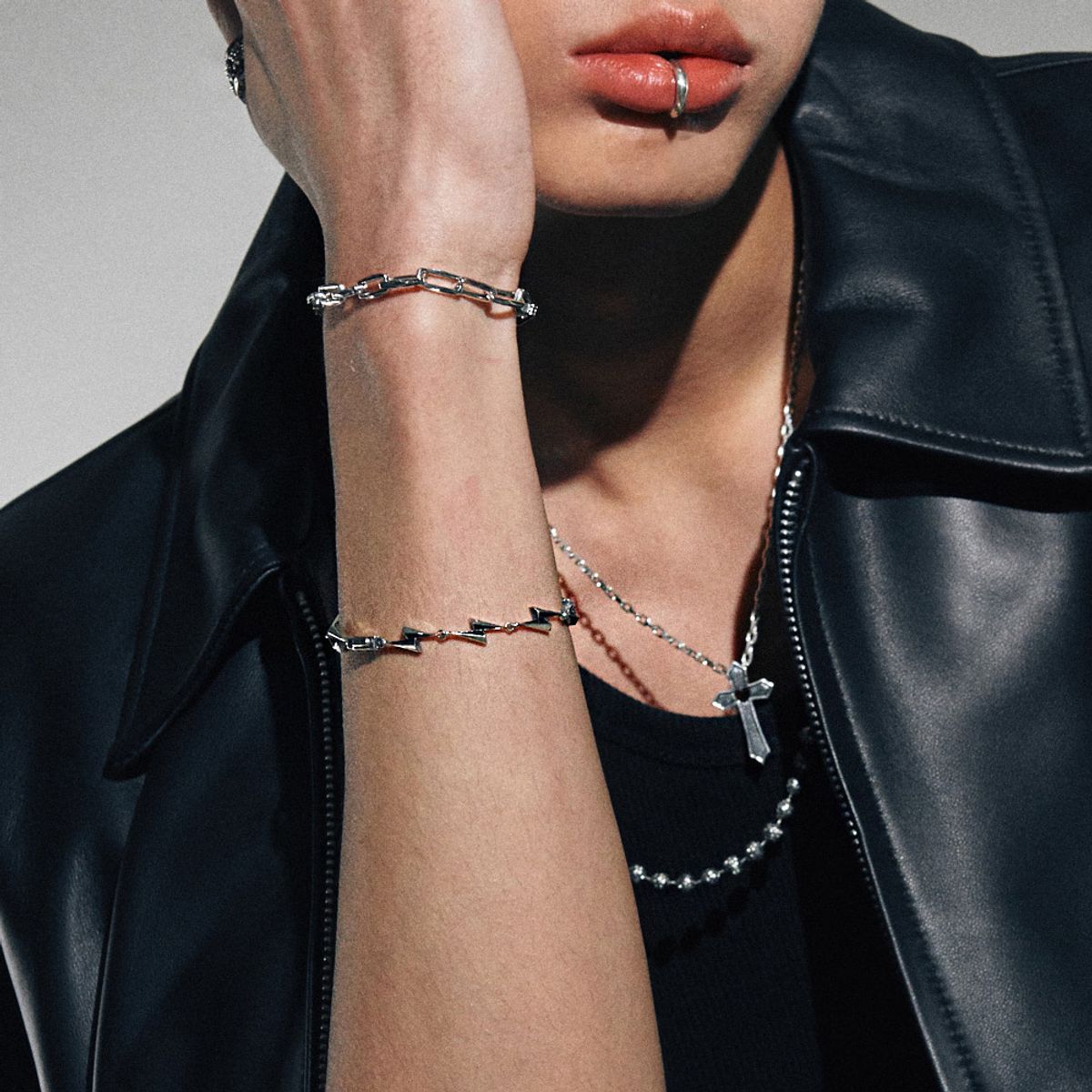어나니머스아티즌(ANONYMOUS ARTISAN) Oldschool Lightning Bracelet