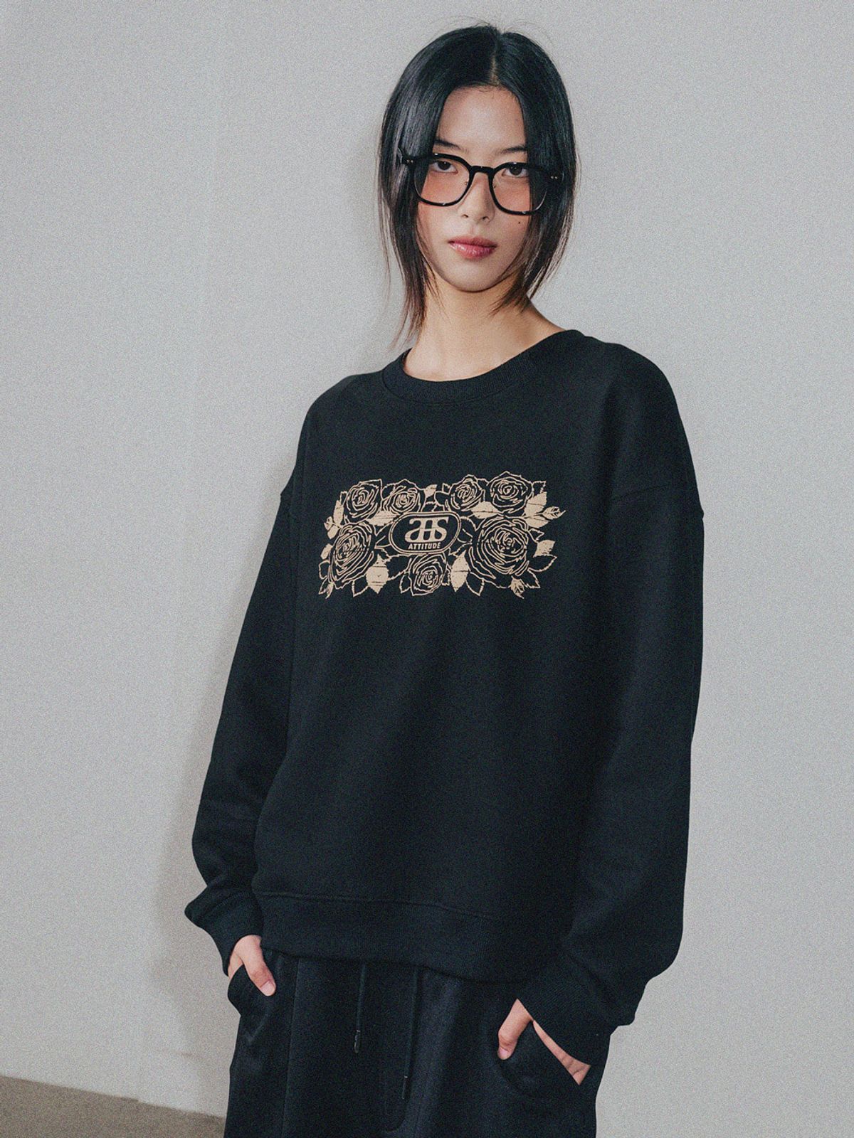 앤하츠(ANNEHEARTS) Rosevine Sweatshirts Black