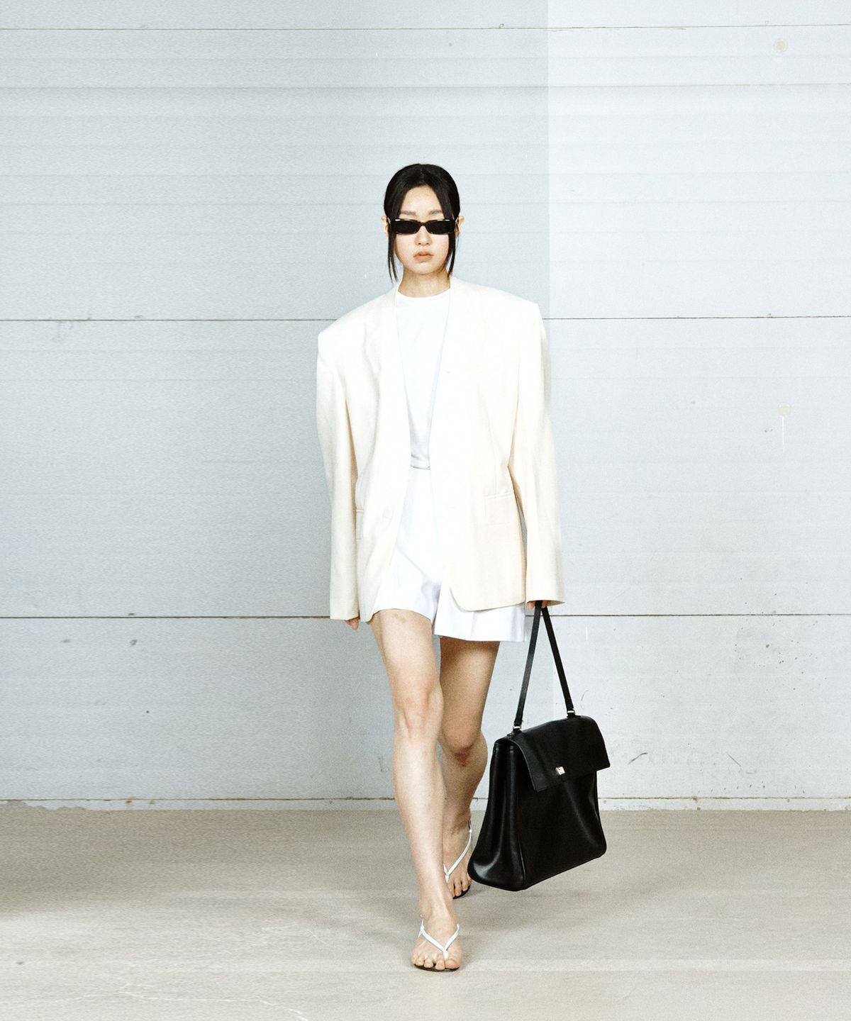 유지(YUJI) CLASSIC MINI SHORTS WHITE