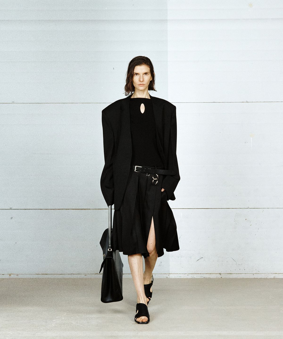 유지(YUJI) FLATTENED TAILORED JACKET BLACK