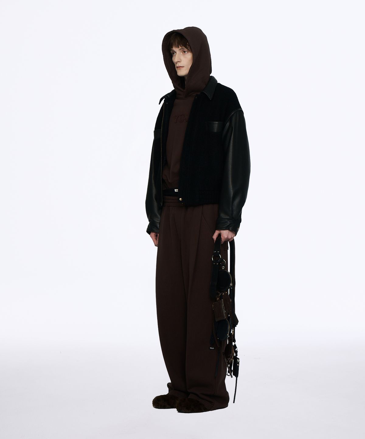 유지(YUJI) YUJI LOGO PATCH VARCITY JUMPER BLACK