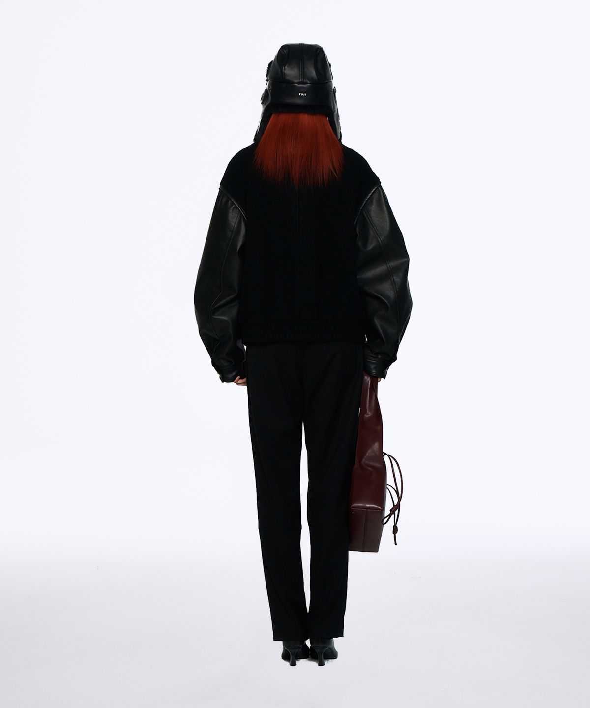 유지(YUJI) YUJI LOGO PATCH VARCITY JUMPER BLACK