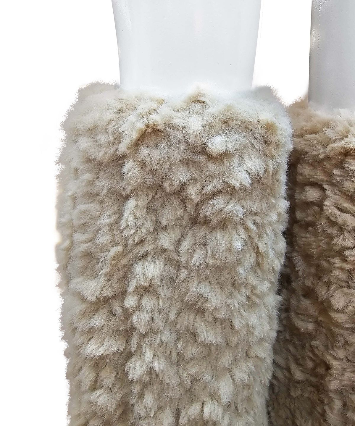 로맨틱타이거(ROMANTIC TIGER) hug me fur leg warmer (beige)