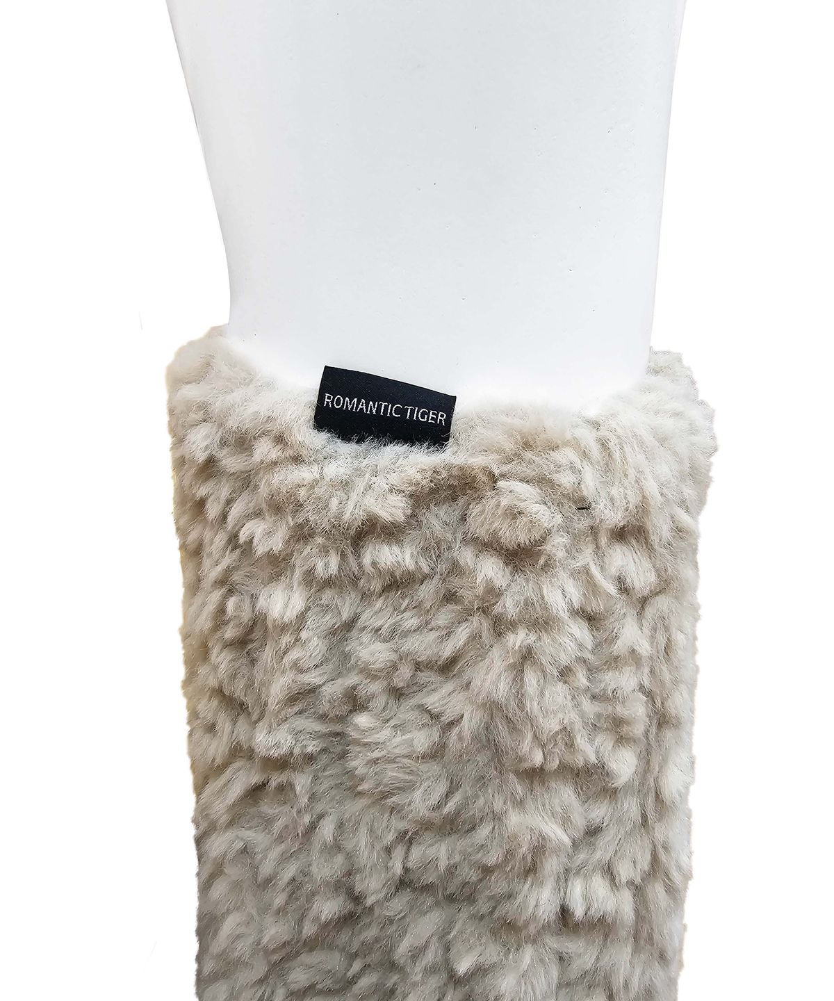 로맨틱타이거(ROMANTIC TIGER) hug me fur leg warmer (beige)