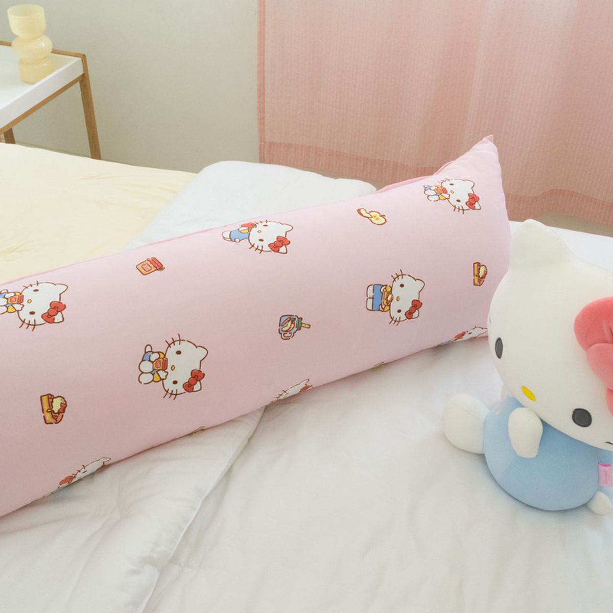 나라홈데코(NARAHOMEDECO) 산리오 헬로키티 워싱빅사각바디필로우 애플파이