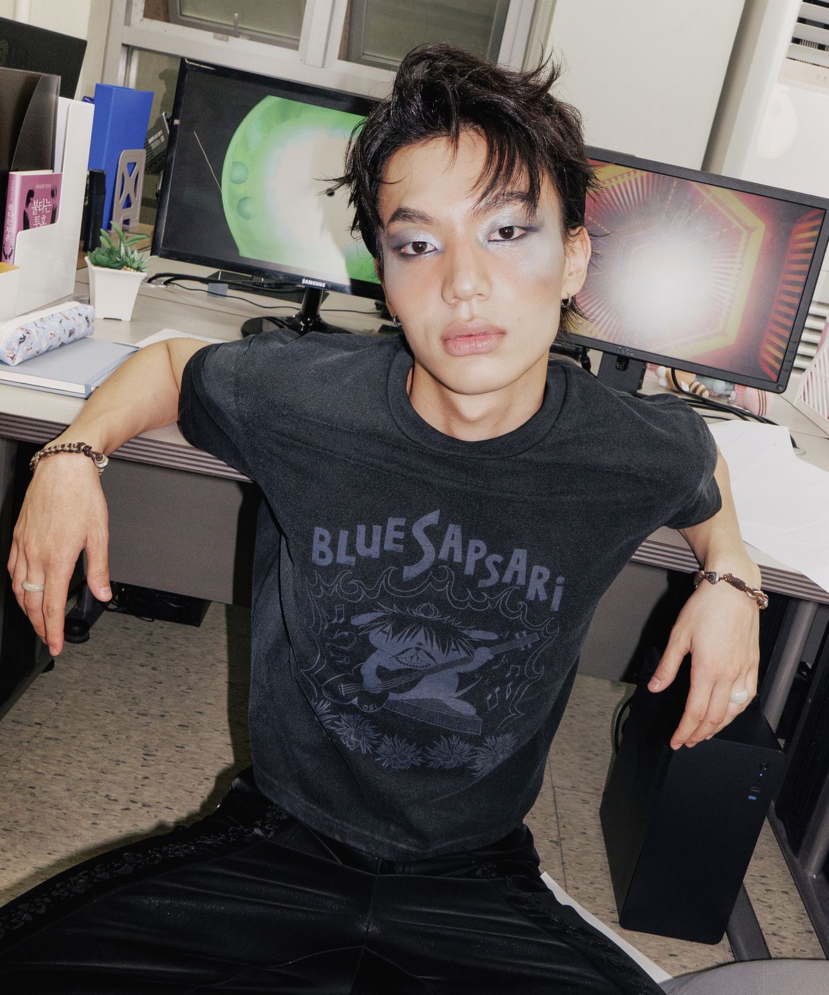 오기(OGI) 핸드 스프레이 그래픽 티셔츠