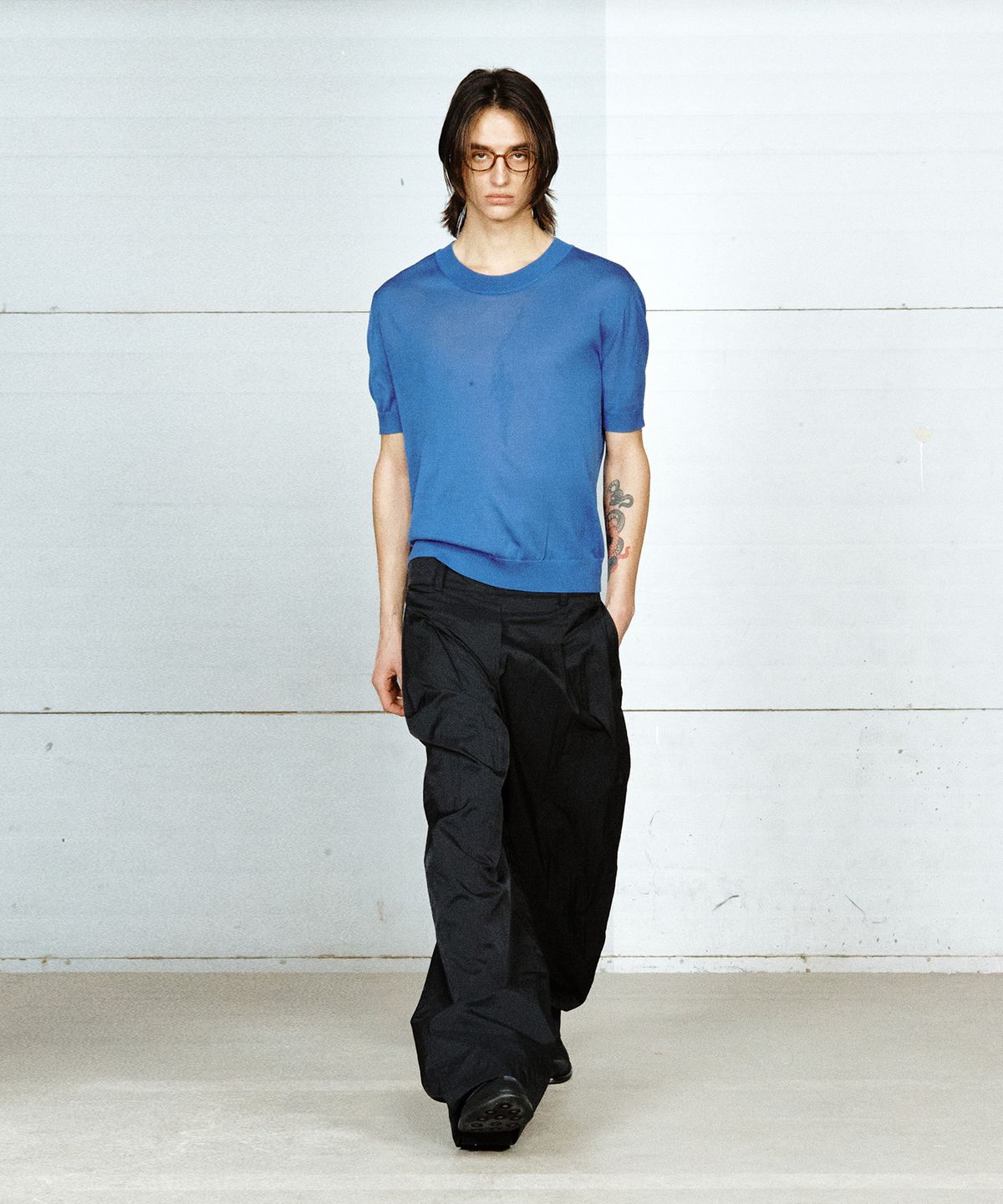 유지(YUJI) AIR TWO-TUCK TROUSERS BLACK