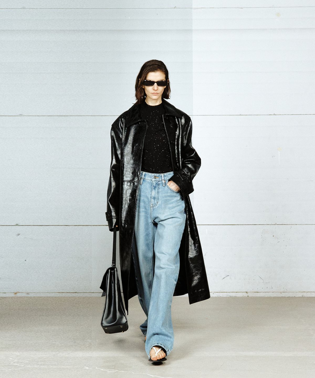 유지(YUJI) RON CRACK EFFECT LEATHER MAC COAT