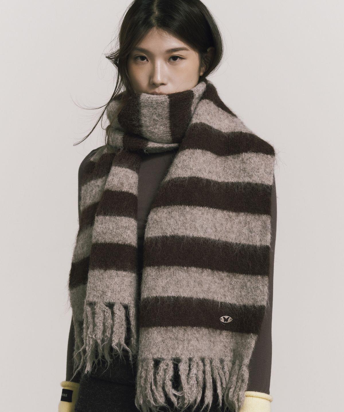 닉앤니콜(NICK&NICOLE) STRIPE HAIRY FRINGE MUFFLER_BROWN