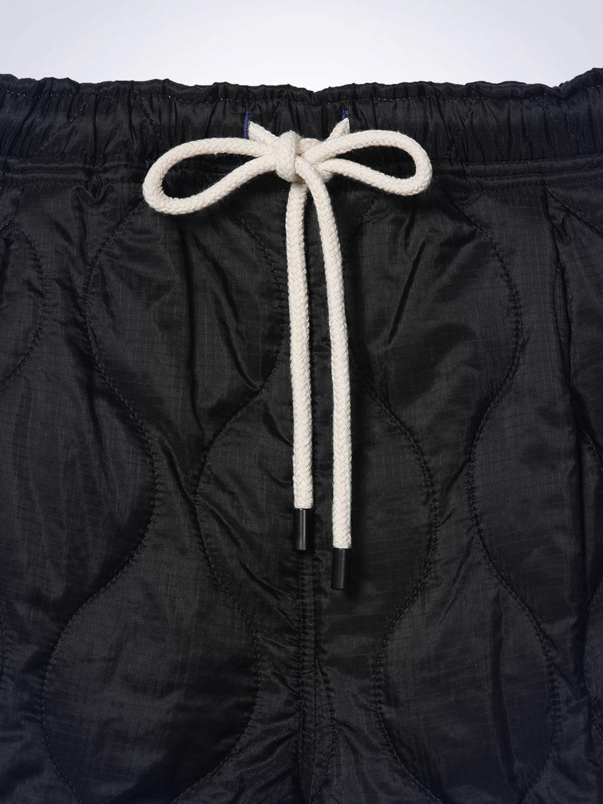 하우스공칠이씨(HAUS072C) REVERSIBLE QUILTING SHORT PANTS BLACK