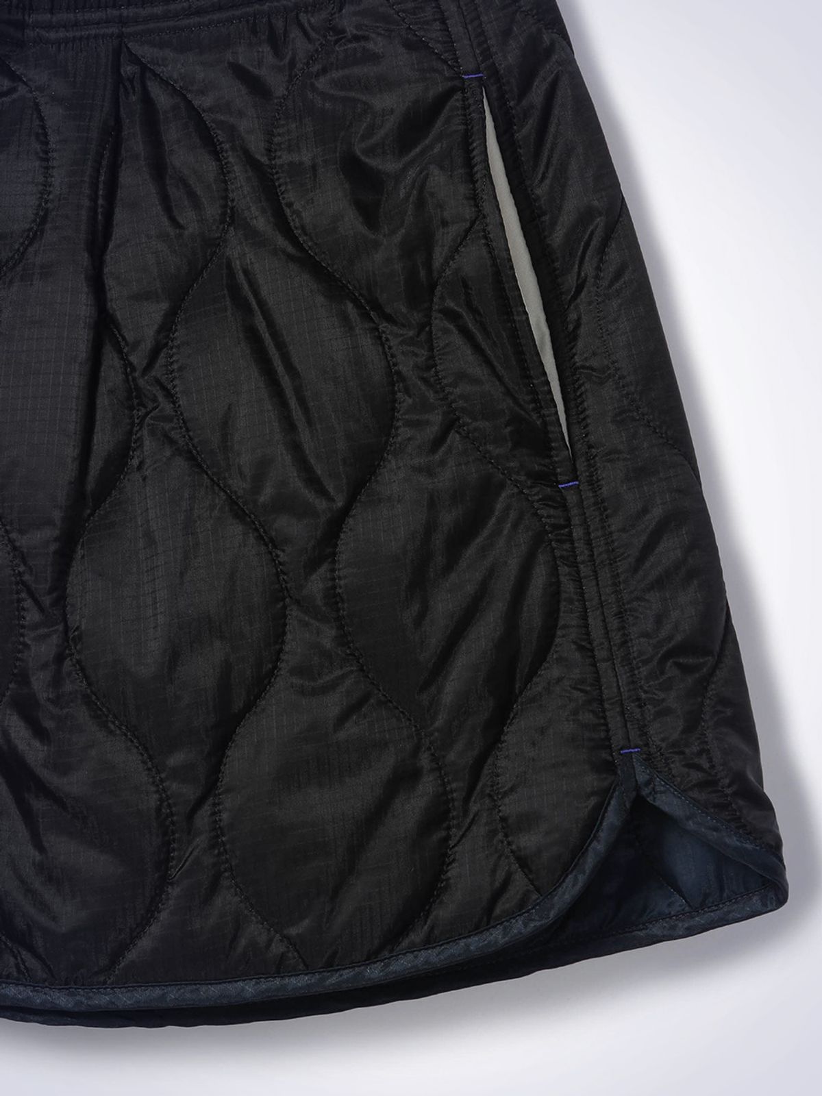 하우스공칠이씨(HAUS072C) REVERSIBLE QUILTING SHORT PANTS BLACK