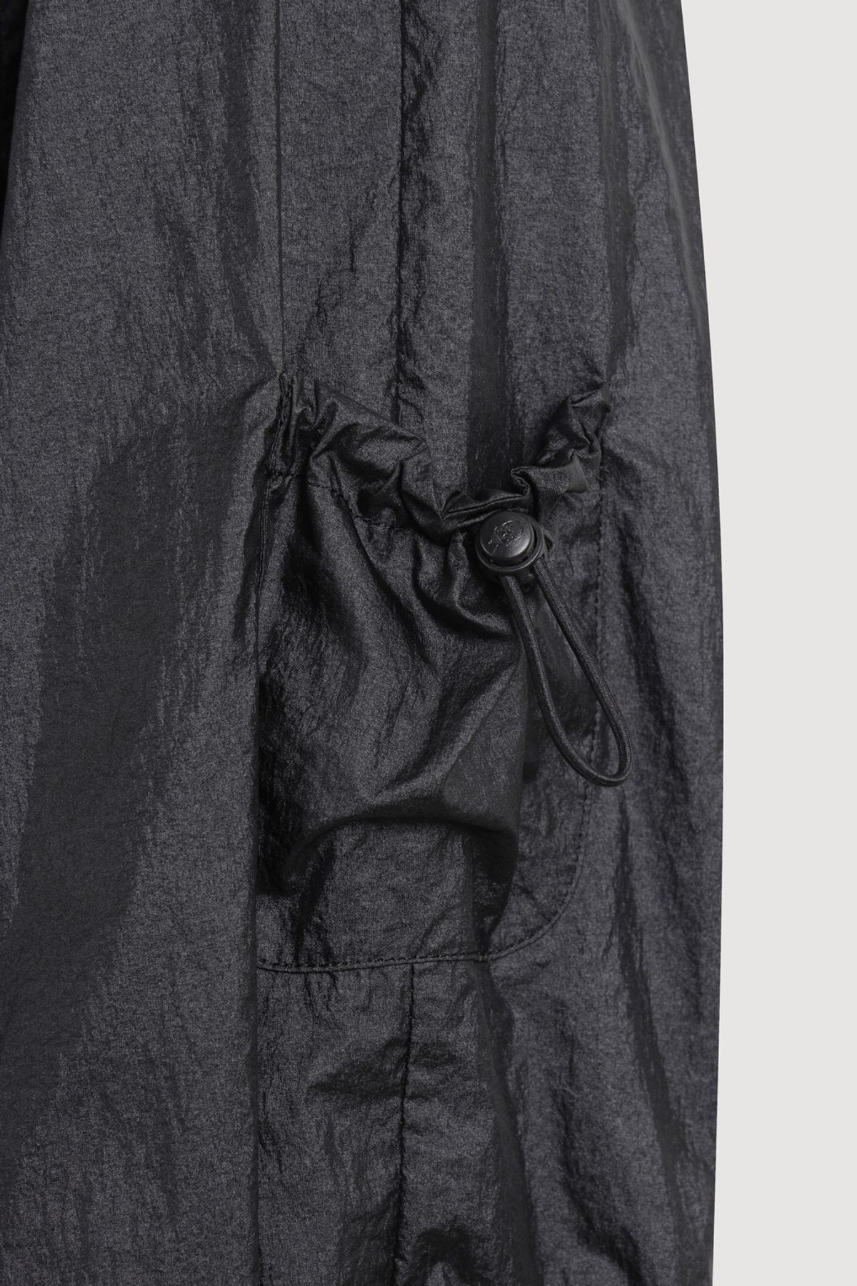 럭키슈에뜨(LUCKY CHOUETTE) Ruffle Ornament Hood Jumper (black) LFUAA25110BKX