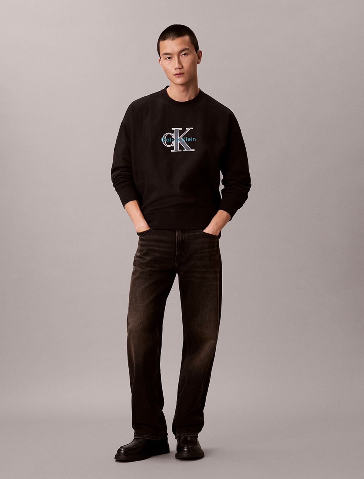 캘빈클라인 진(CALVIN KLEIN JEANS) 남성 프리미엄 트라이컬러 모노로고 크루넥 스웨트셔츠 4RE200G UB1