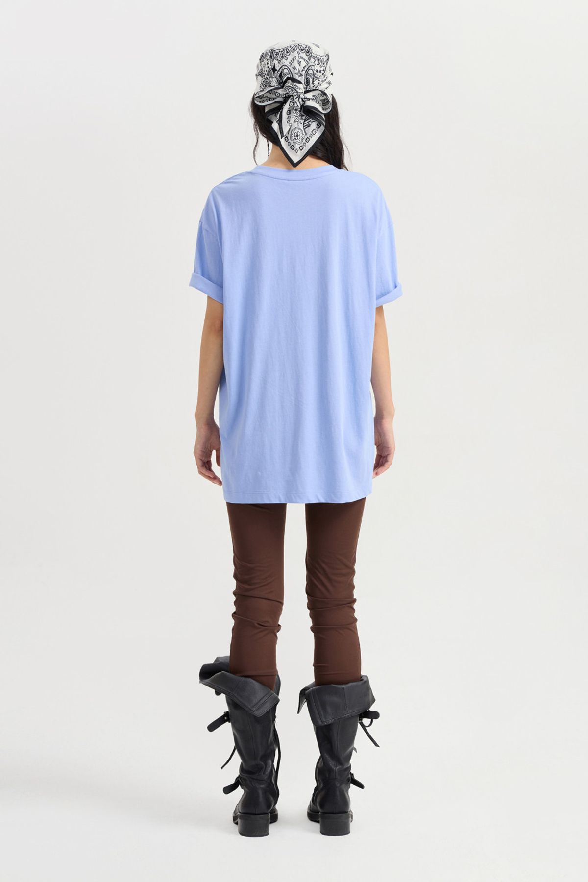 럭키슈에뜨(LUCKY CHOUETTE) Lettering Point Loose Fit Half Sleeve T-shirt (blue) LFTAA25160BUX