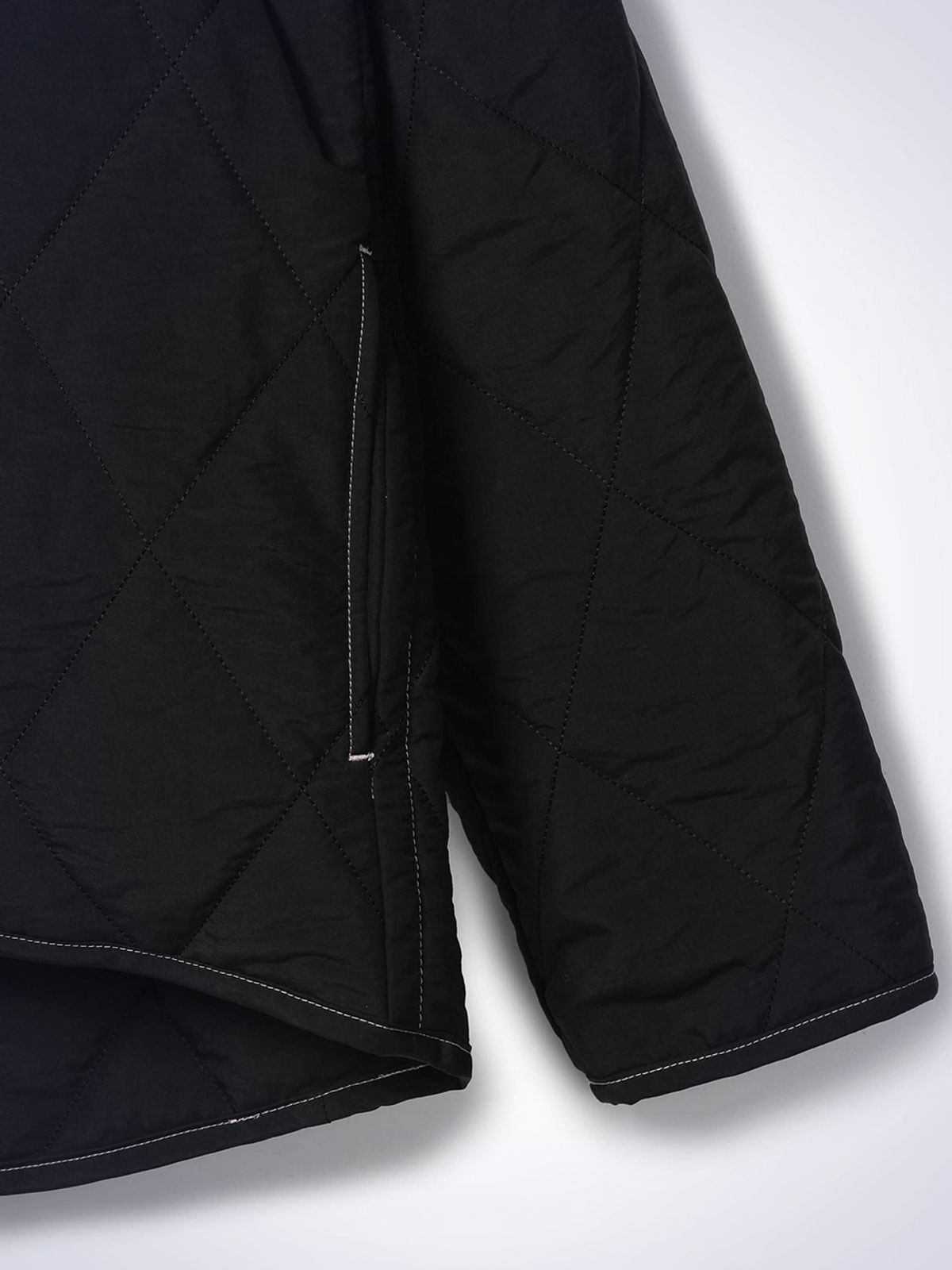 하우스공칠이씨(HAUS072C) ONION QUILTING JACKET BLACK
