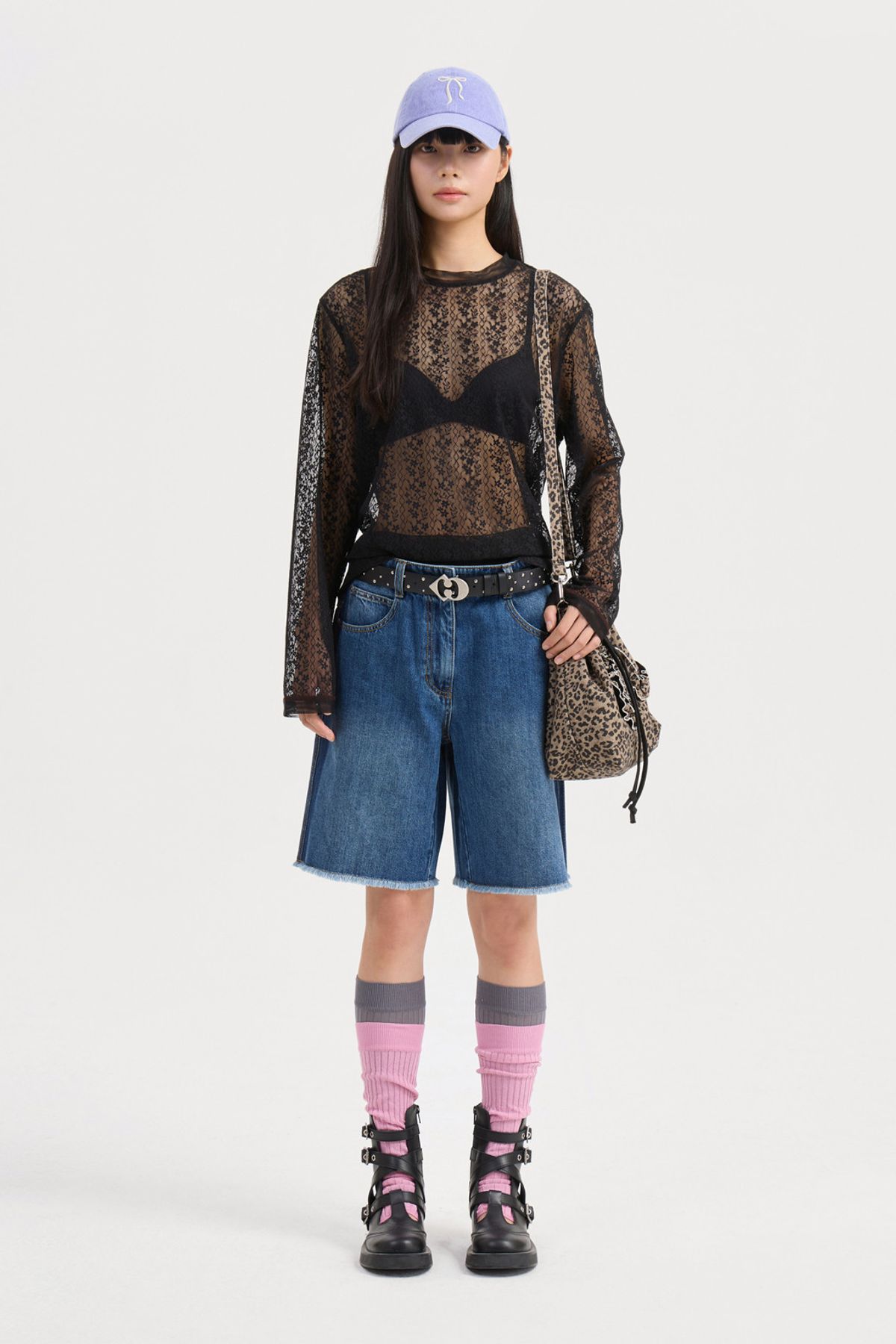 럭키슈에뜨(LUCKY CHOUETTE) Ditsy Floral Lace Loose Fit Long Sleeve T-shirt (black) LFTAX25120BKX