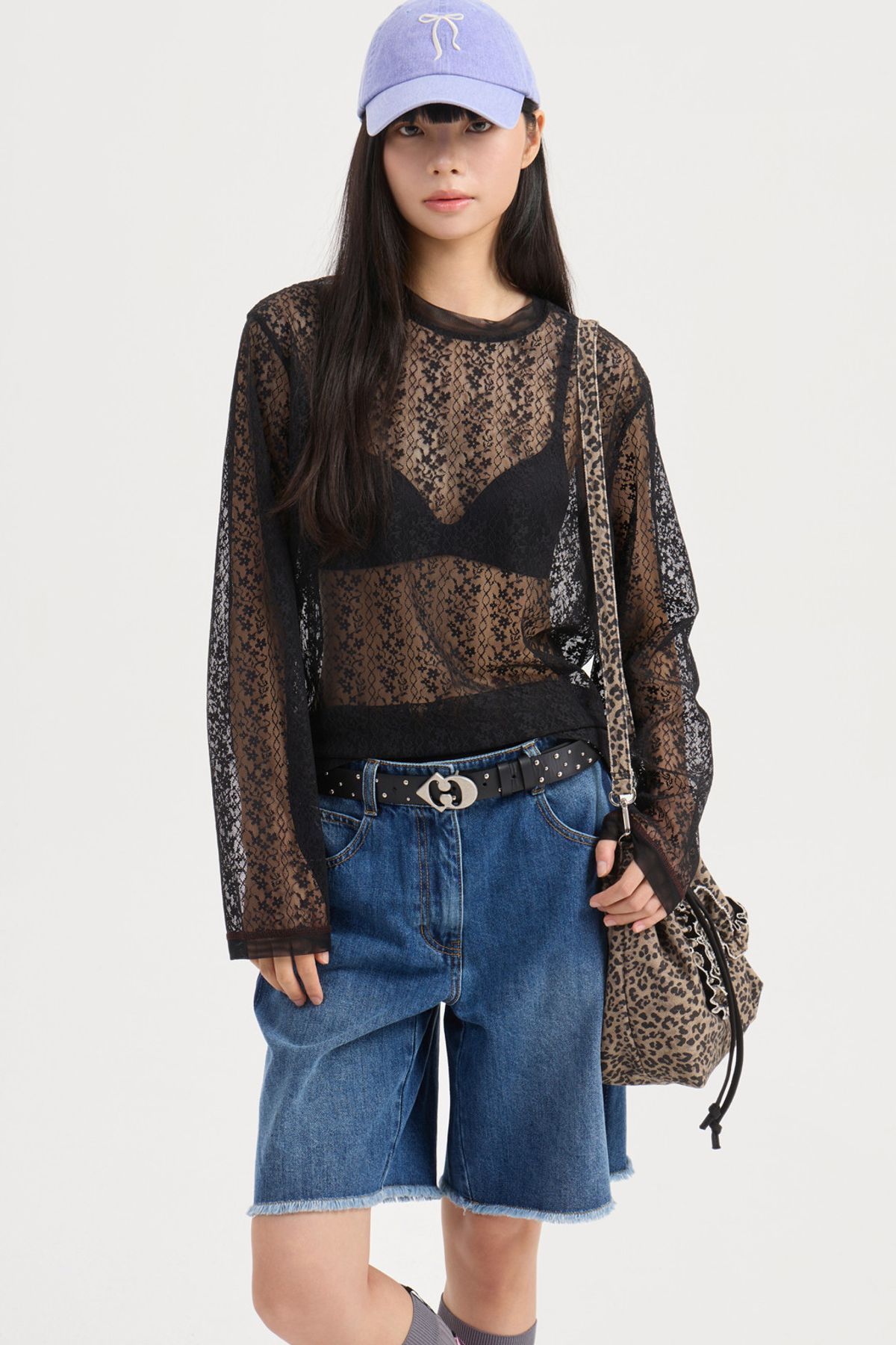 럭키슈에뜨(LUCKY CHOUETTE) Ditsy Floral Lace Loose Fit Long Sleeve T-shirt (black) LFTAX25120BKX