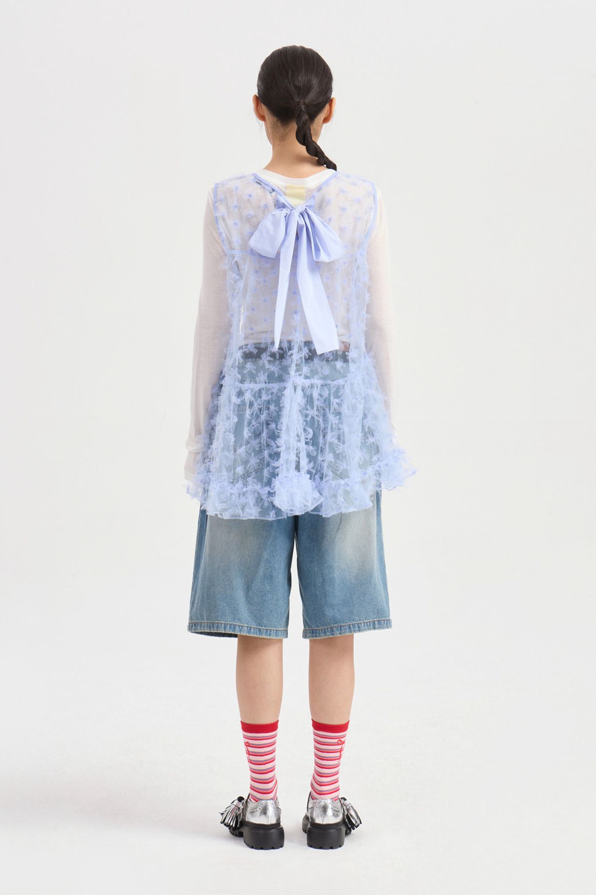 럭키슈에뜨(LUCKY CHOUETTE) Sleeveless Flower Embroidery Shirring Blouse (light blue) LFSAX25025BUL