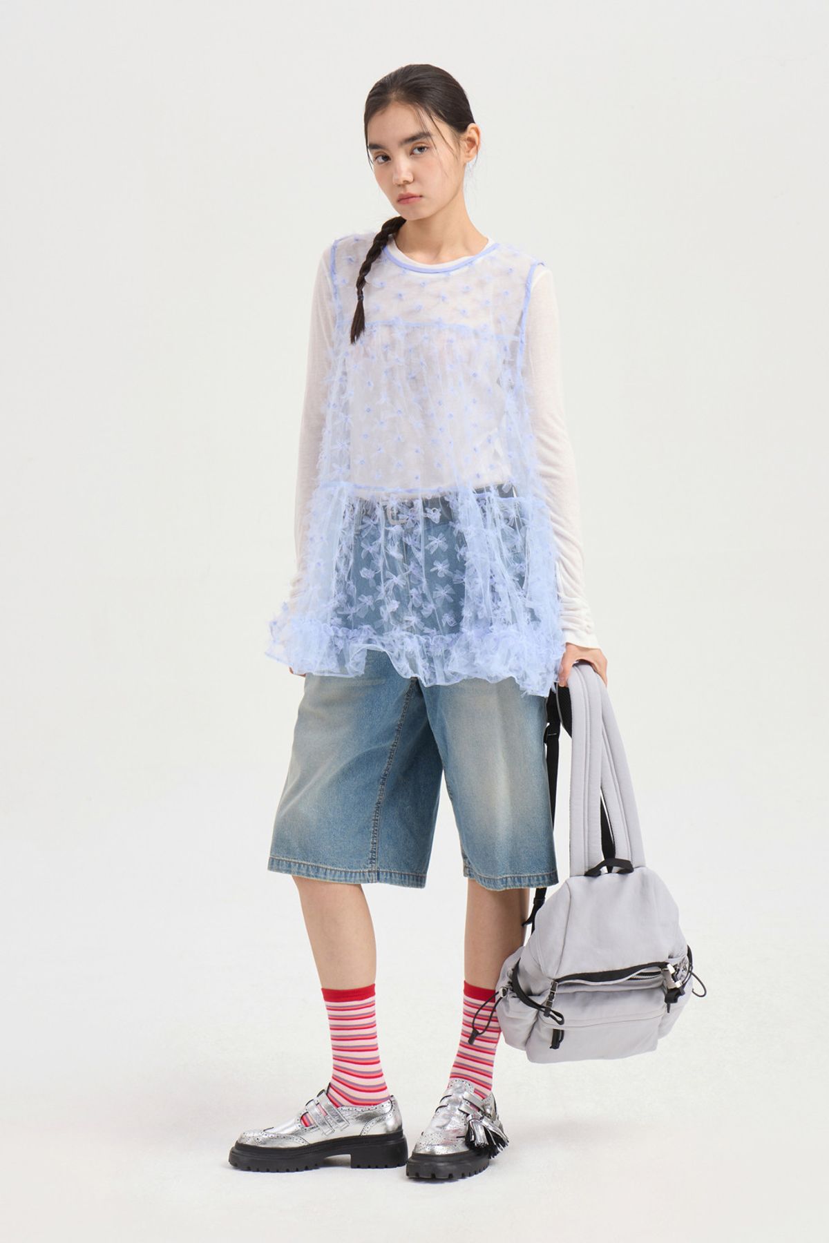 럭키슈에뜨(LUCKY CHOUETTE) Sleeveless Flower Embroidery Shirring Blouse (light blue) LFSAX25025BUL