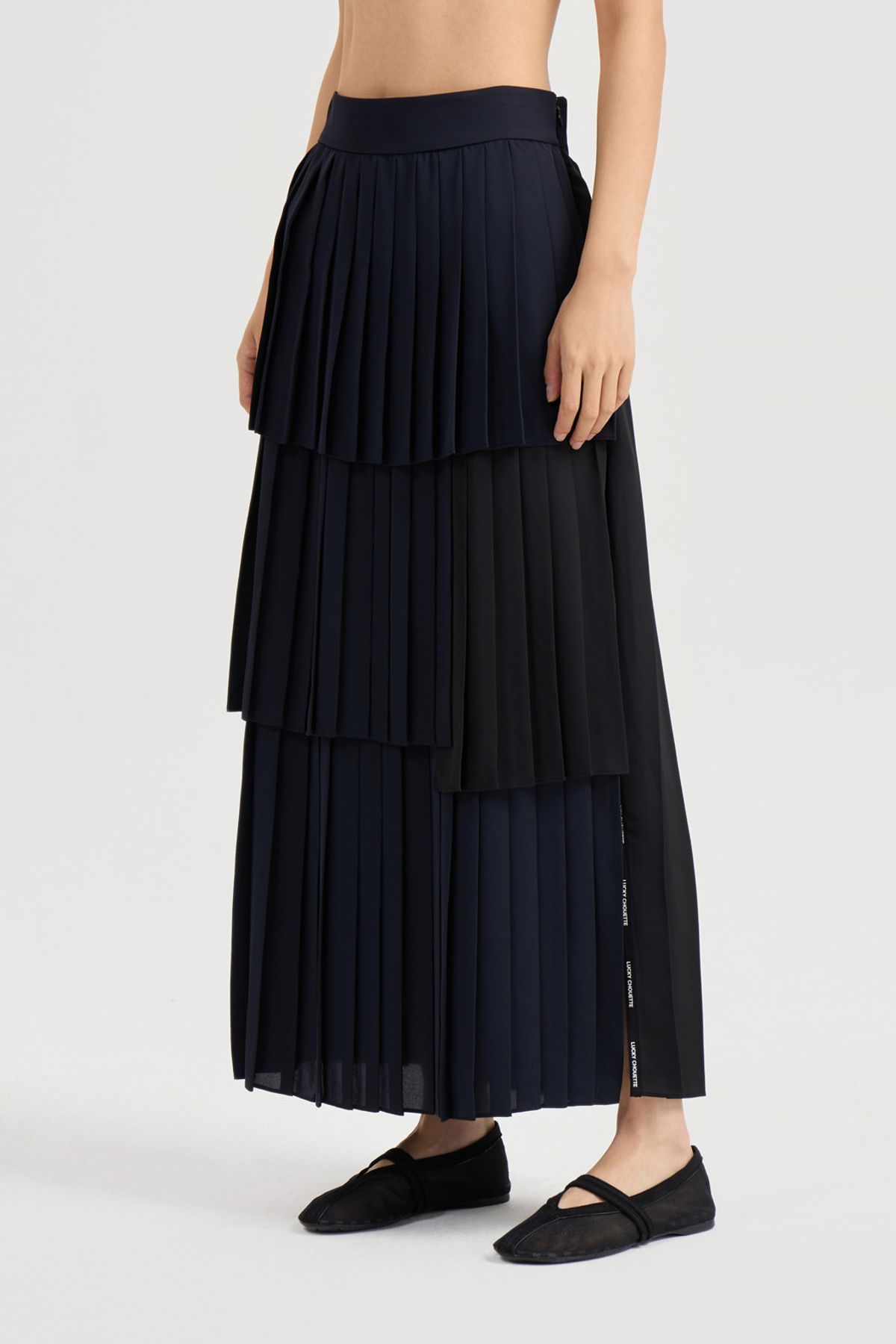 럭키슈에뜨(LUCKY CHOUETTE) Color Mix Pleats Back Banding Long Skirt (dark navy) LFKAA25130NYD